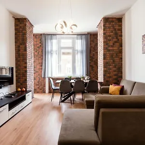 Апартаменты Jacuzzi And Privacy With 2 Balconies And Free Garage, Будапешт